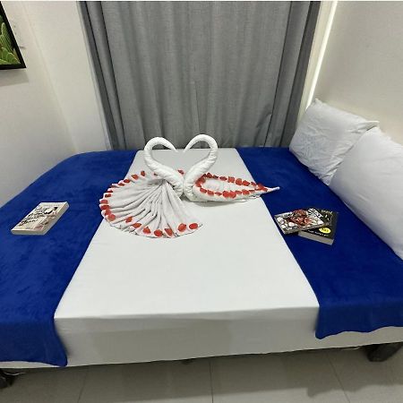 Stays At Green Residences 1 Studio Room Couples Bed With Complimentary Breakfast For 2 マニラ市 エクステリア 写真